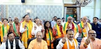 नामांकन