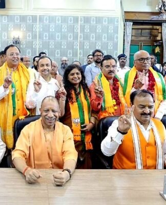 नामांकन