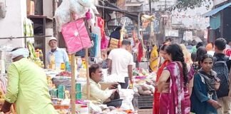 फेस्टिवल सीजन में स्ट्रीट वेंडर्स को नहीं उजाड़ सकेंगे अधिकारी, NHRC ने राज्यों को दिए निर्देश स्ट्रीट वेंडर्स