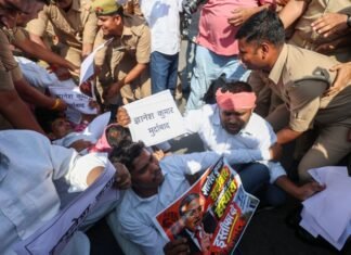 सपाईयों का प्रदर्शन