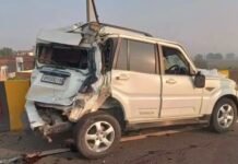 तेज रफ्तार ट्रक