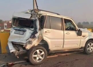 यूपी: विंध्याचल से लौट रहे दर्शनार्थियों को ट्रक ने मारी टक्कर, सेल्फी ले रहे पांच दोस्तों की दर्दनाक मौत तेज रफ्तार ट्रक