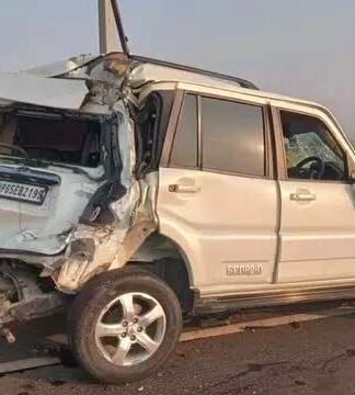 विंध्याचल से दर्शन कर लौट रहे दर्शनार्थियों को तेज रफ्तार ट्रक ने मारी टक्कर, पांच की मौत तेज रफ्तार ट्रक