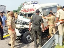 सेना के जवान का पार्थिव शरीर ले जा रही एंबुलेंस पूर्वांचल एक्सप्रेसवे पर ट्रक में घुसी, बेटे-भाई सहित चार की मौत भीषण सड़क