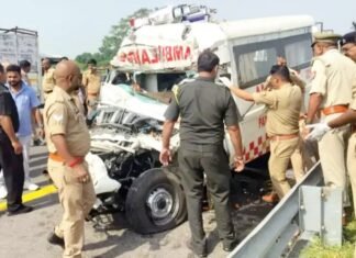 सेना के जवान का पार्थिव शरीर ले जा रही एंबुलेंस पूर्वांचल एक्सप्रेसवे पर ट्रक में घुसी, बेटे-भाई सहित चार की मौत भीषण सड़क